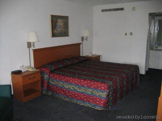 Rodeway Inn And Suites Portsmouth Room photo