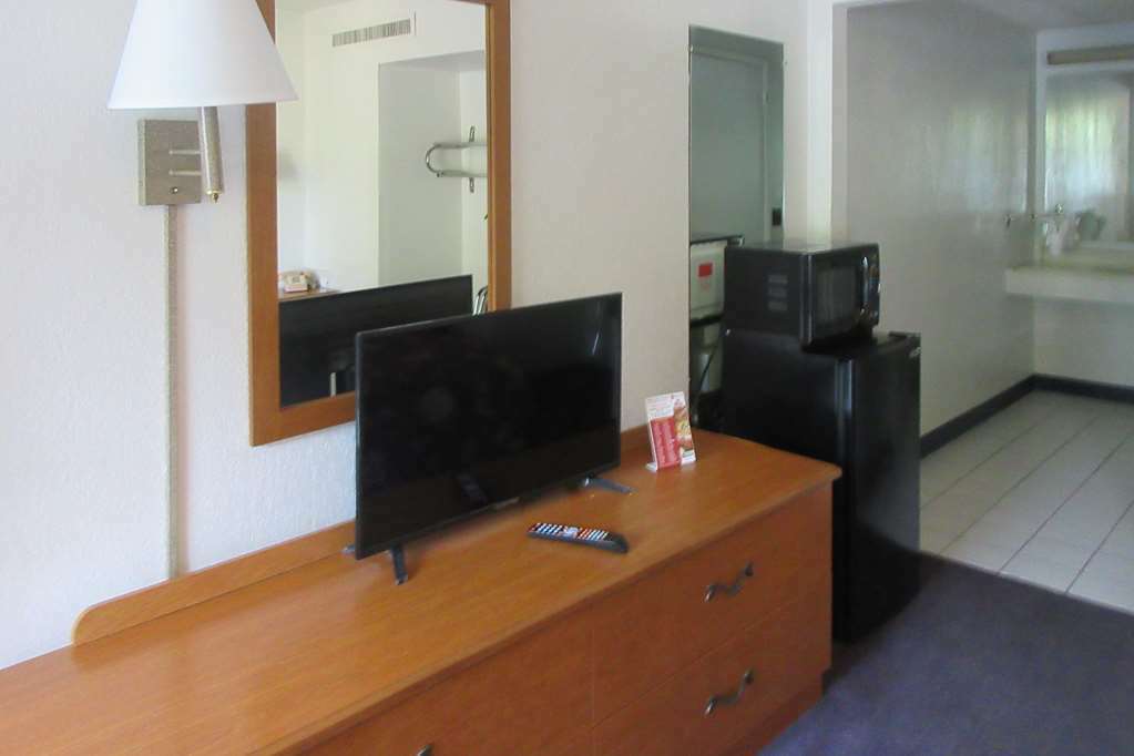 Rodeway Inn And Suites Portsmouth Room photo