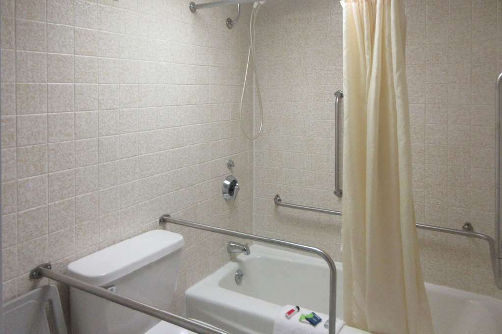 Rodeway Inn And Suites Portsmouth Room photo
