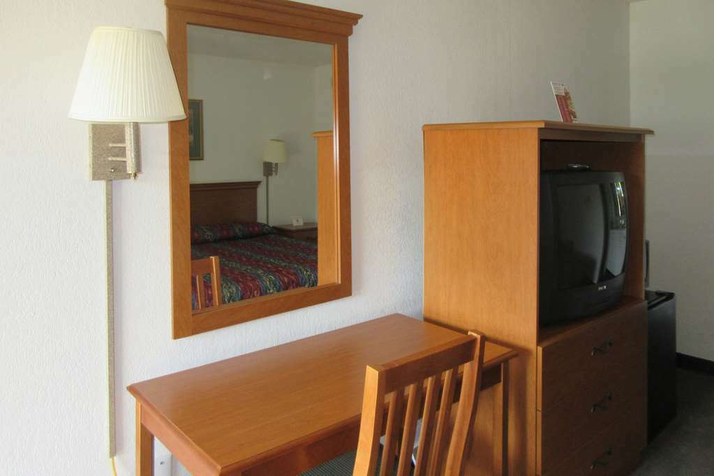 Rodeway Inn And Suites Portsmouth Room photo
