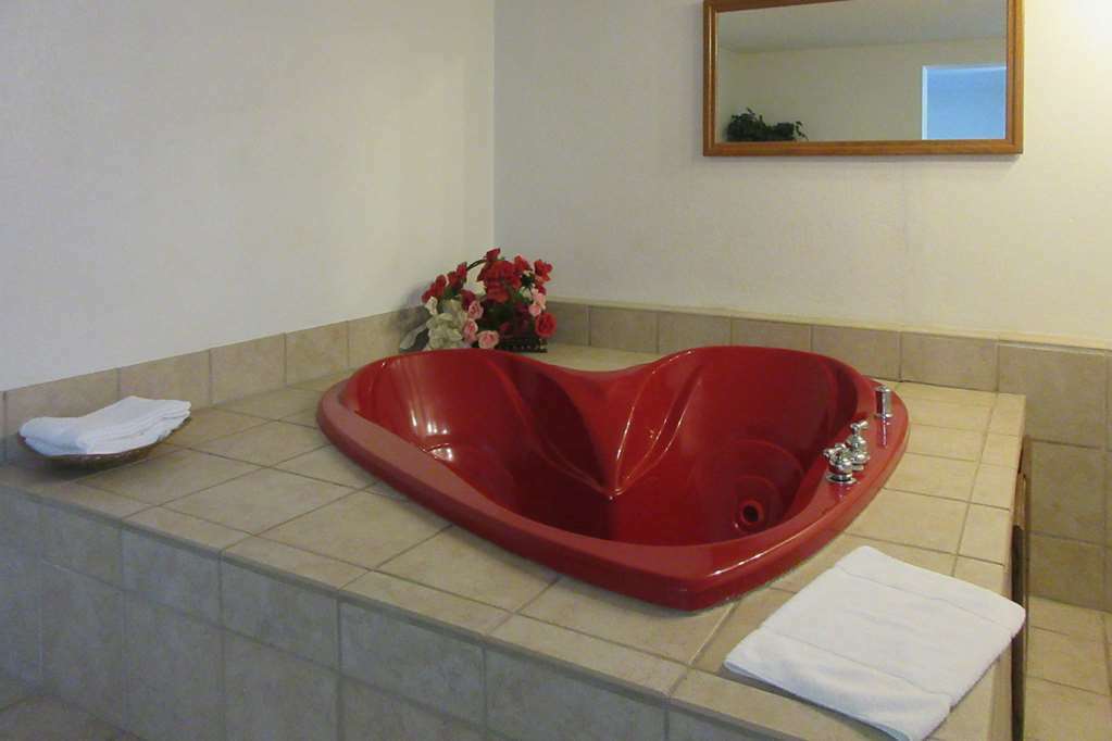 Rodeway Inn And Suites Portsmouth Room photo